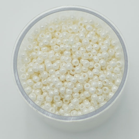 Czech Seed Beads, 10/0 – Dove White (10g)